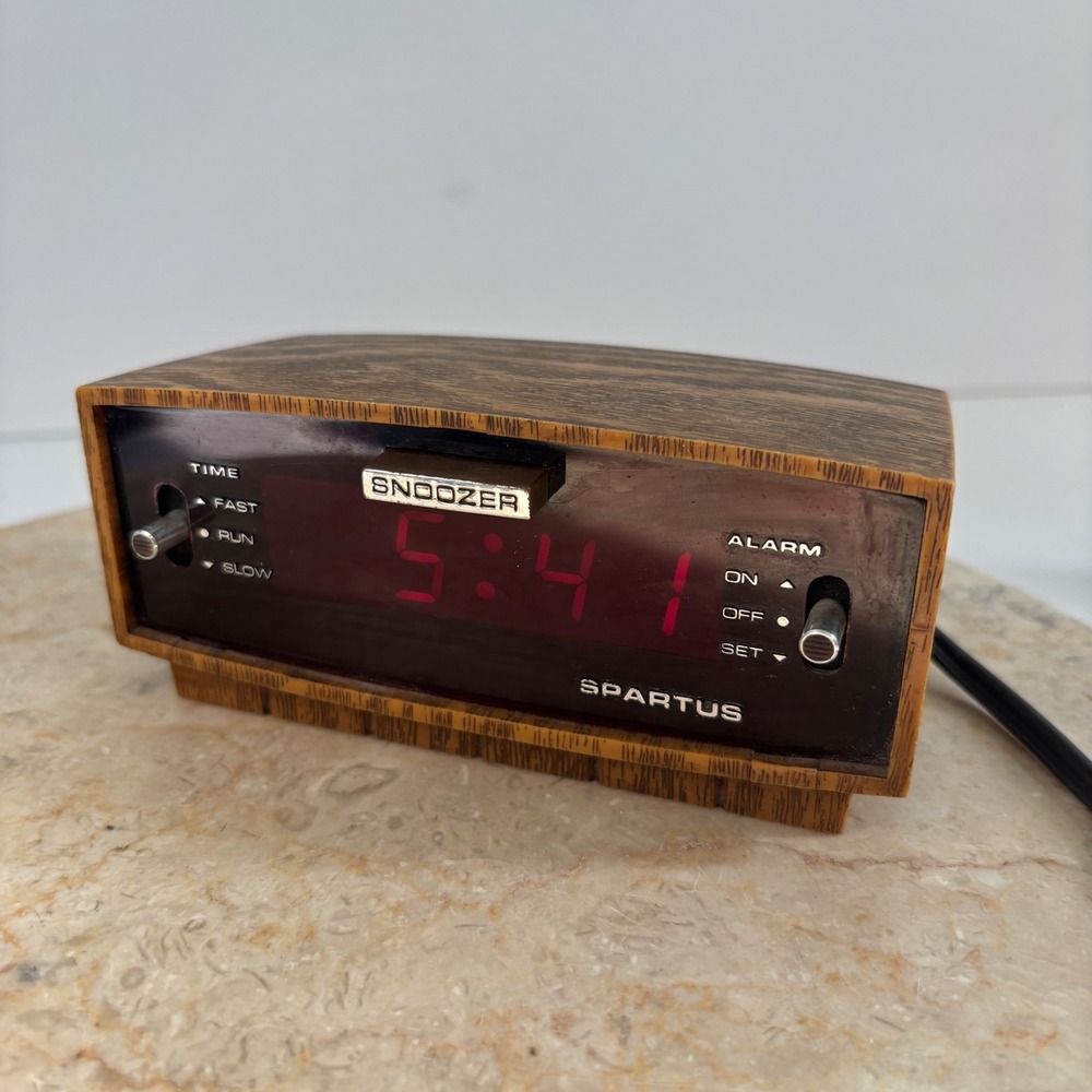 Spartus Digital Alarm Clock Woodgrain Vintage 1979 Retro Works